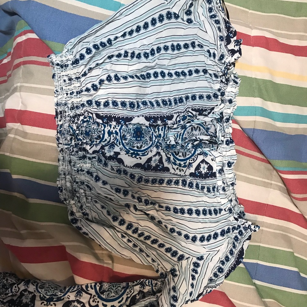 hm crop top w shoulder cutouts